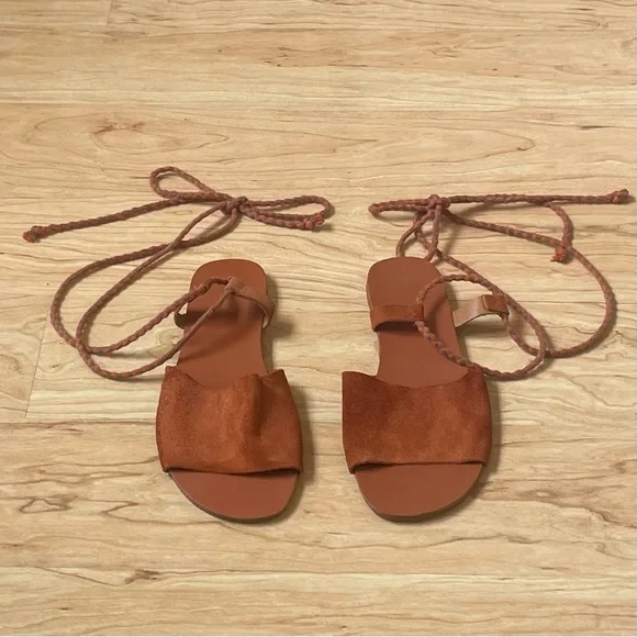 |Via Mia| Suede Strap Flats Woman’s 39 US 8 - Picture 2 of 6